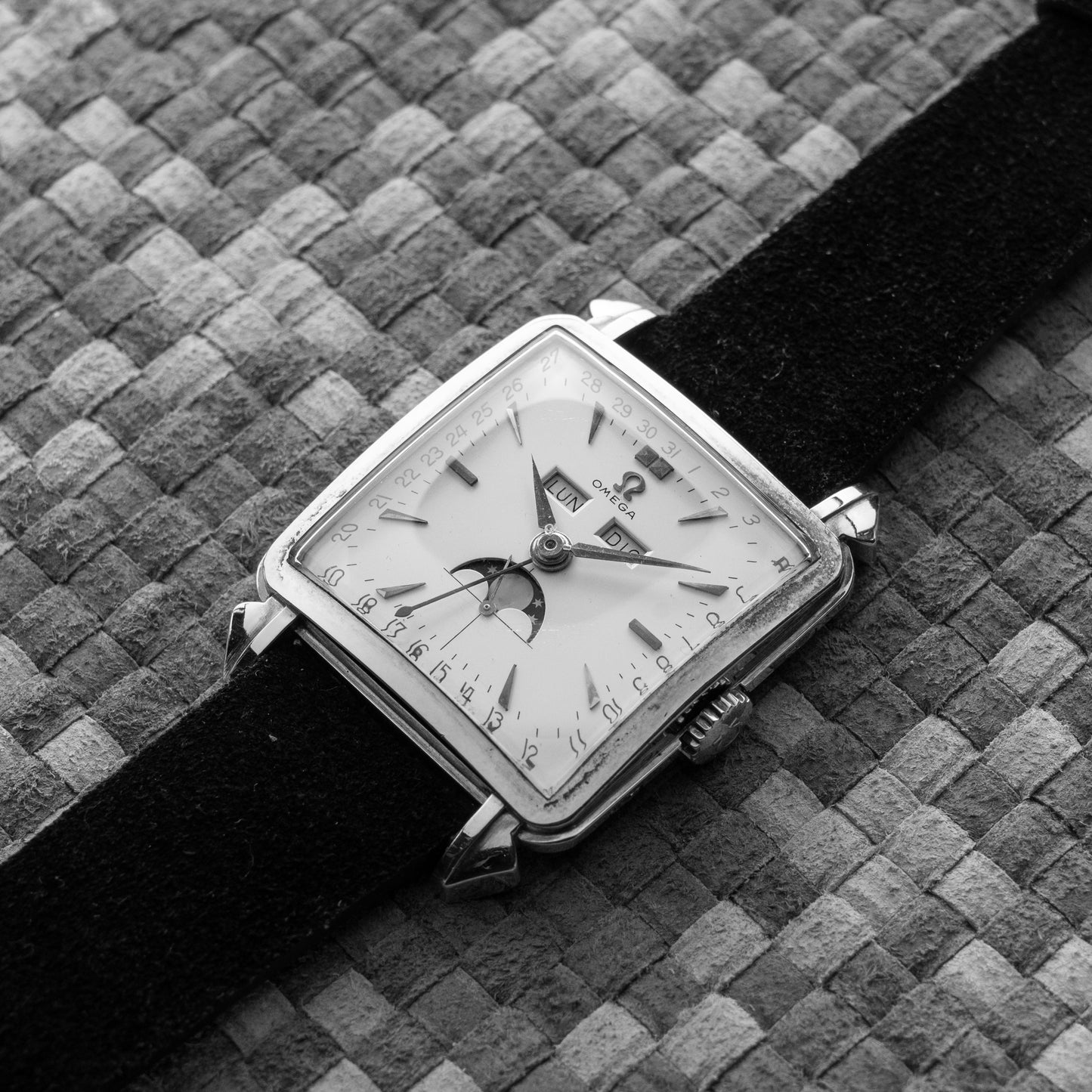 OMEGA COSMIC TRIPLE DATE MOONPHASE REF.3944 1950S