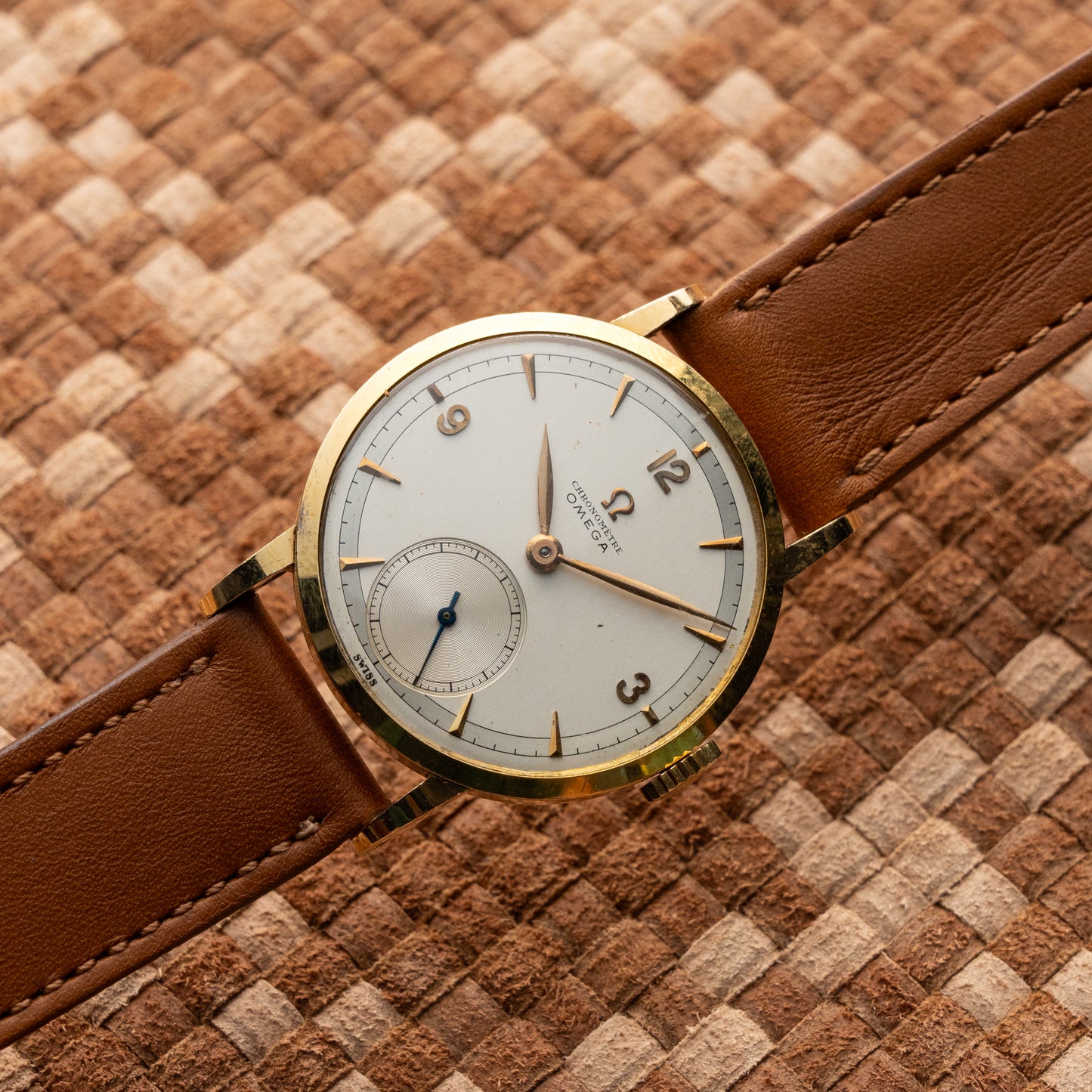 OMEGA CHRONOMÈTRE YELLOW GOLD WRISTWATCH REF. 2364