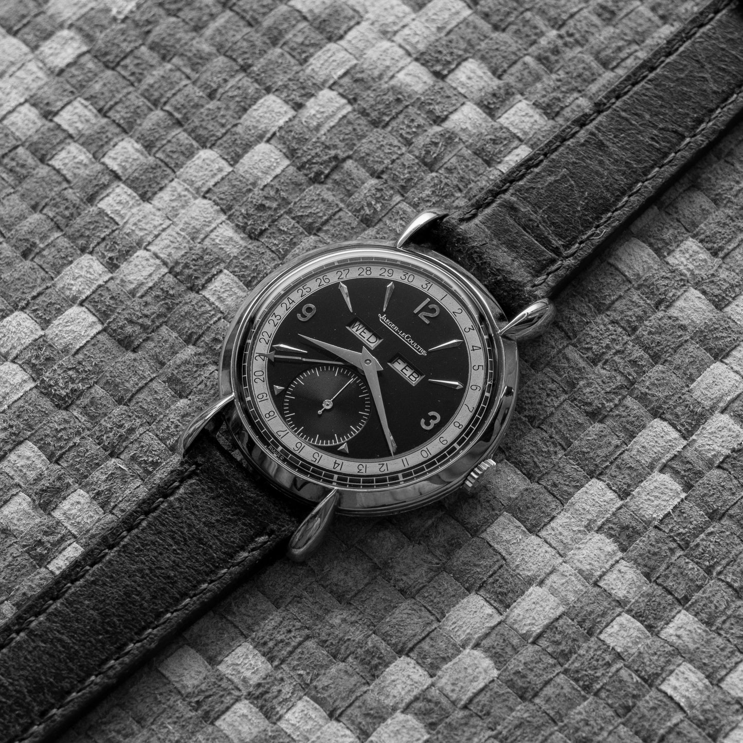 JAEGER-LECOULTRE TRIPLE CALENDAR YELLOW GOLD 1940S