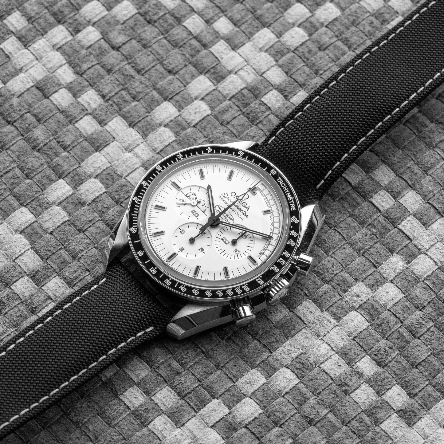 OMEGA SPEEDMASTER “SNOOPY AWARD” REF. 311.32.42.30.04.003