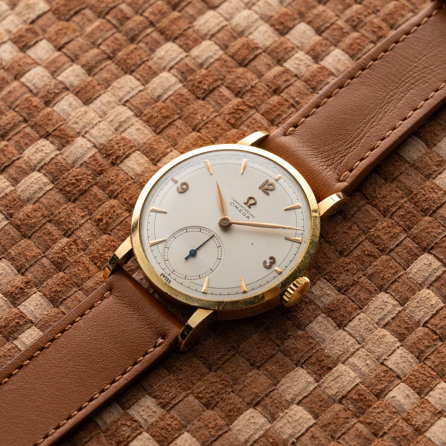 OMEGA CHRONOMÈTRE YELLOW GOLD WRISTWATCH REF. 2364