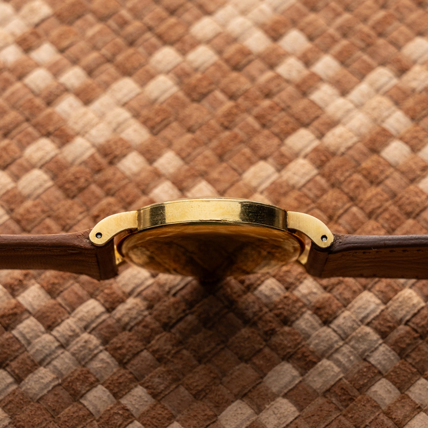 OMEGA CHRONOMÈTRE YELLOW GOLD WRISTWATCH REF. 2364