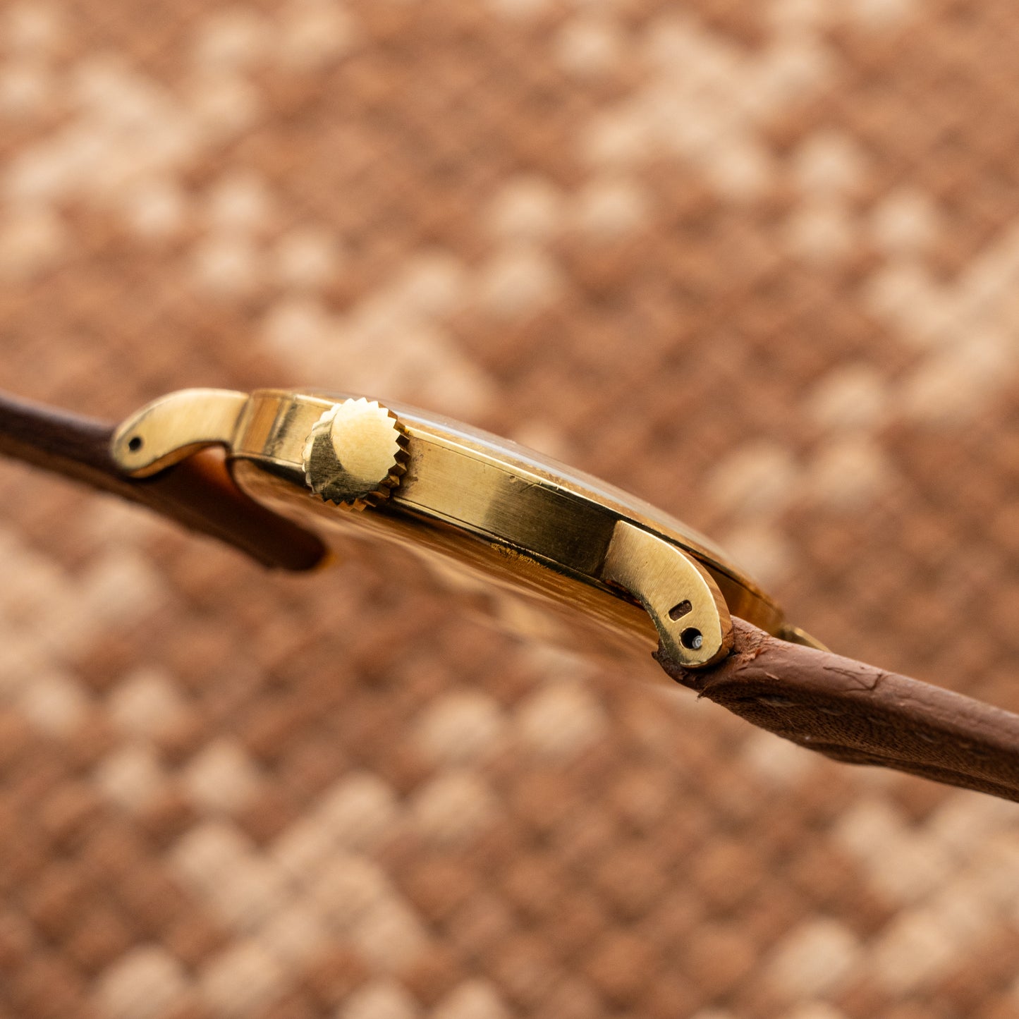 OMEGA CHRONOMÈTRE YELLOW GOLD WRISTWATCH REF. 2364