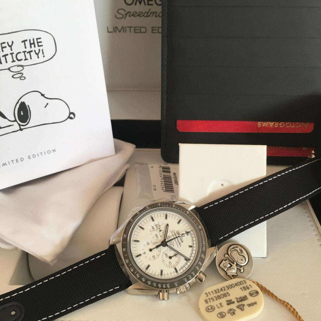 OMEGA SPEEDMASTER “SNOOPY AWARD” REF. 311.32.42.30.04.003